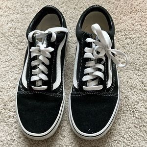 Used Vans Old Skool black and white (mens 5.0/ women’s 6.5)